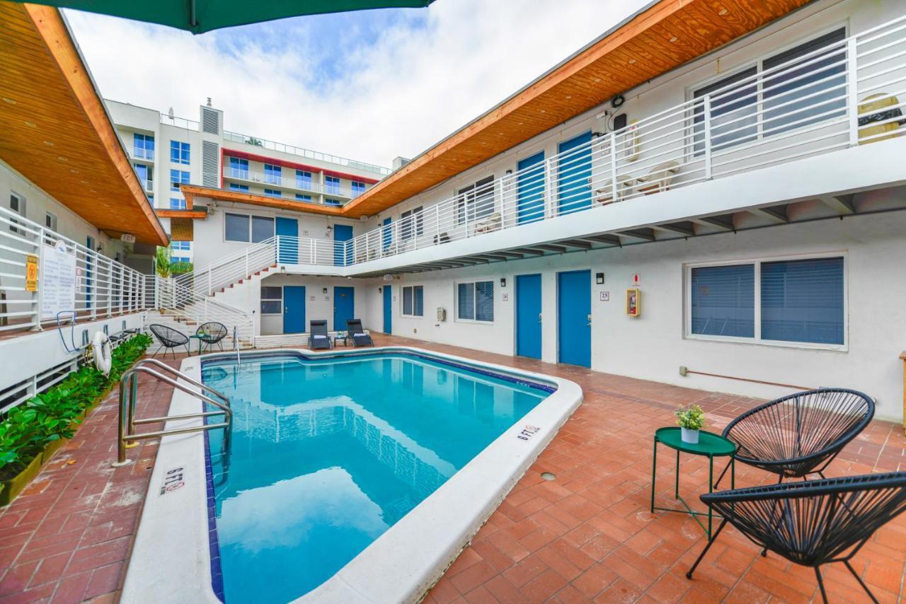 Cozy 1 Bedroom With Pool Steps From The Beach #47 Hollywood Exterior photo