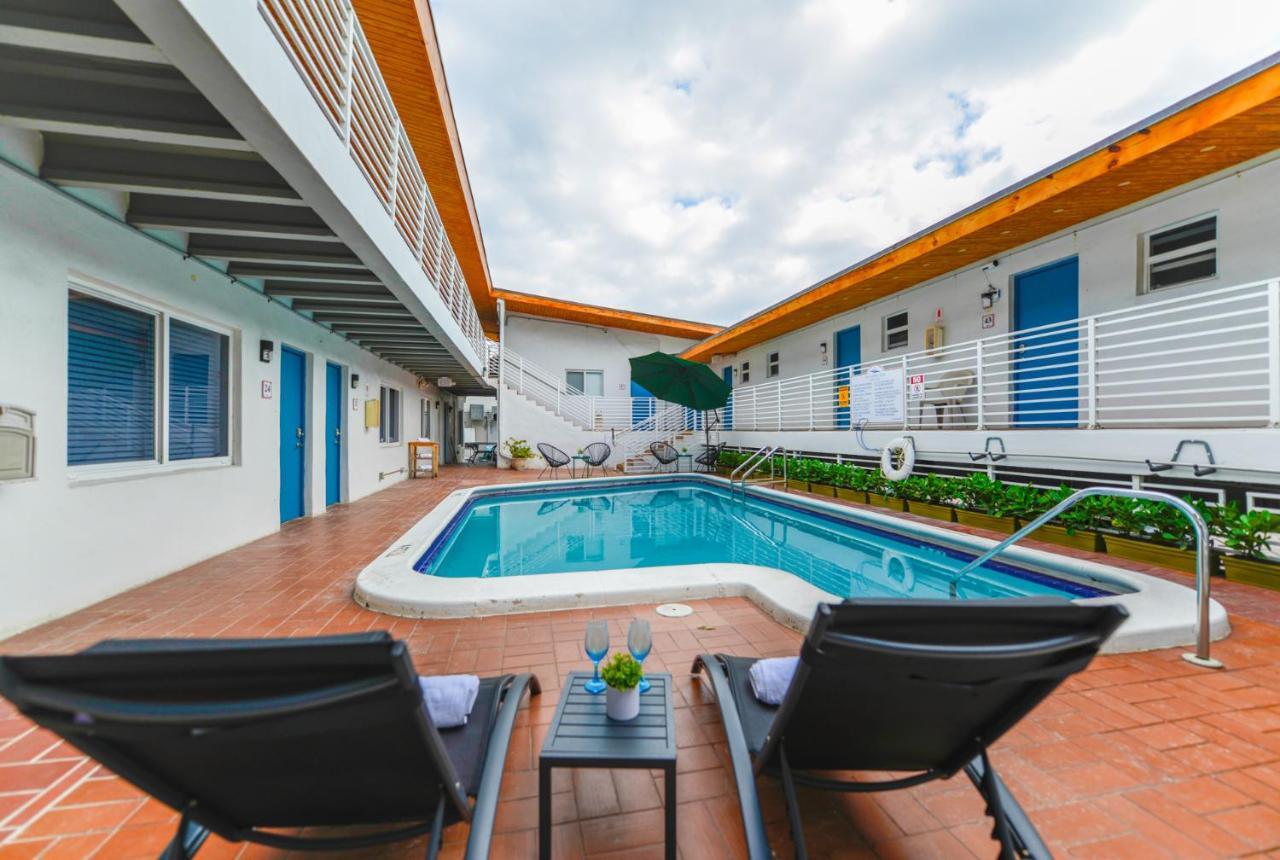 Cozy 1 Bedroom With Pool Steps From The Beach #47 Hollywood Exterior photo